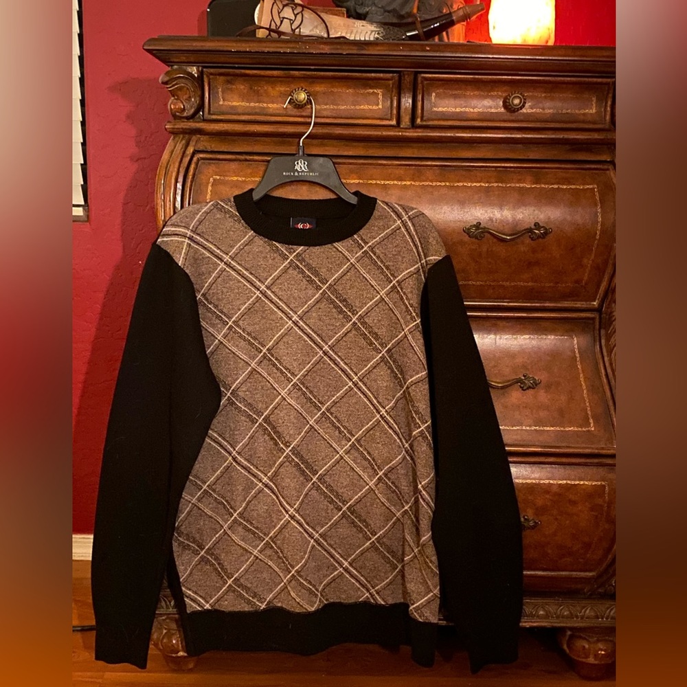 Cambridge Sweater. Mens Size L. Classic Look.